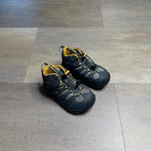 SOLD Keen Kids Koven Mid Shoes - Picture 2 of 5